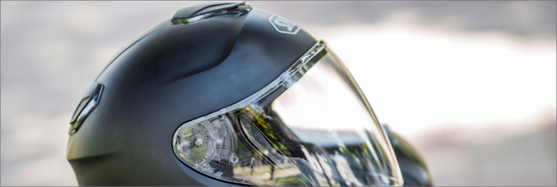 Comment nettoyer la visière de son casque de moto ? - WD-40 FRANCE