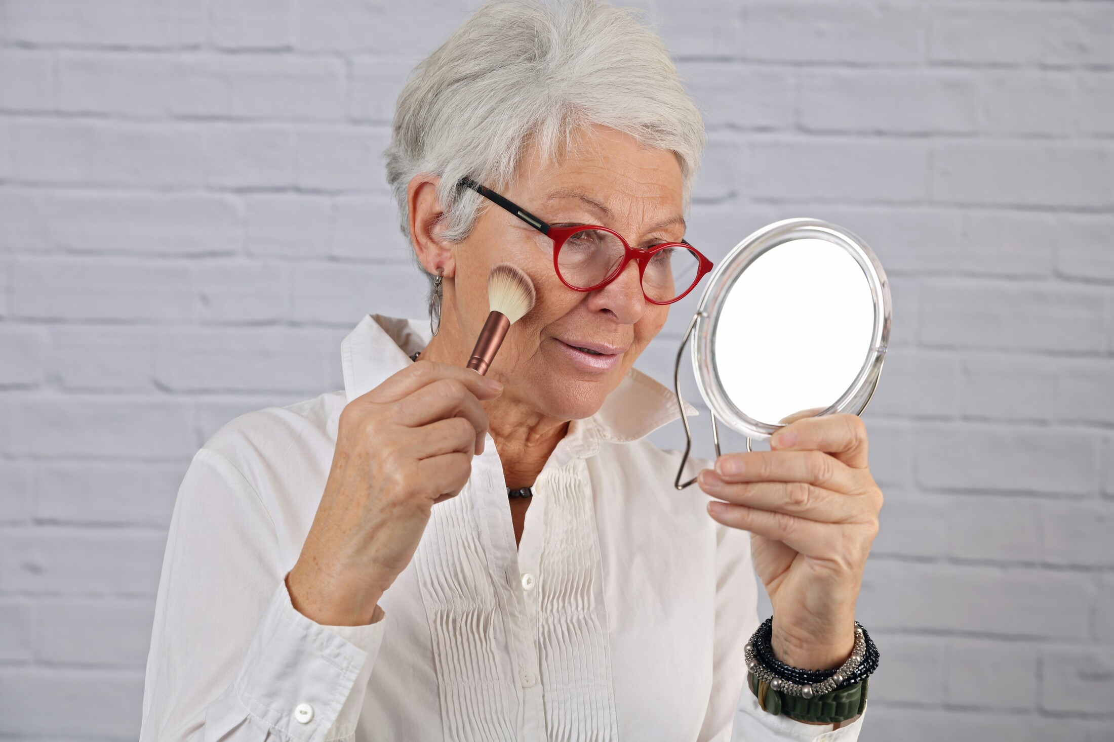 Se maquiller après 50 ans  le maquillage du teint  La Belle Adresse