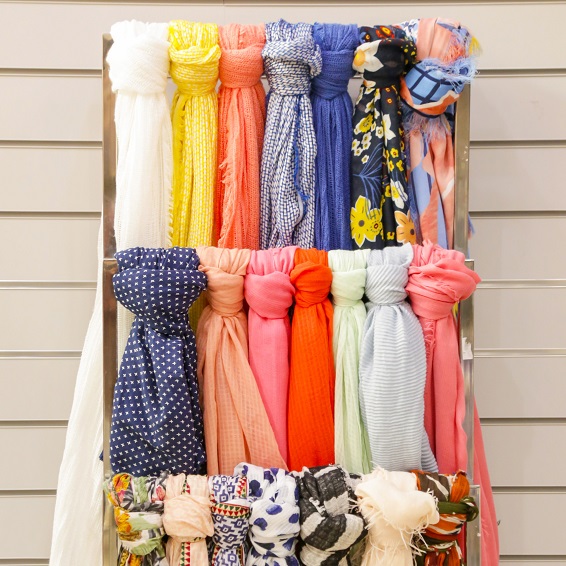Astuces rangement des écharpes et foulards - La Belle Adresse