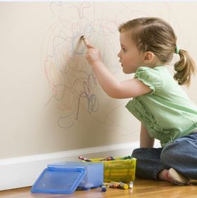 Dessins d'enfants sur les murs : les astuces pour les nettoyer