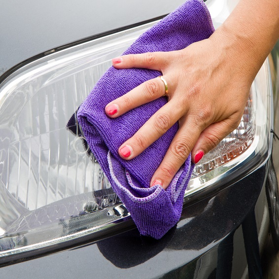 4 astuces pour nettoyer ses phares de voiture - La Belle Adresse