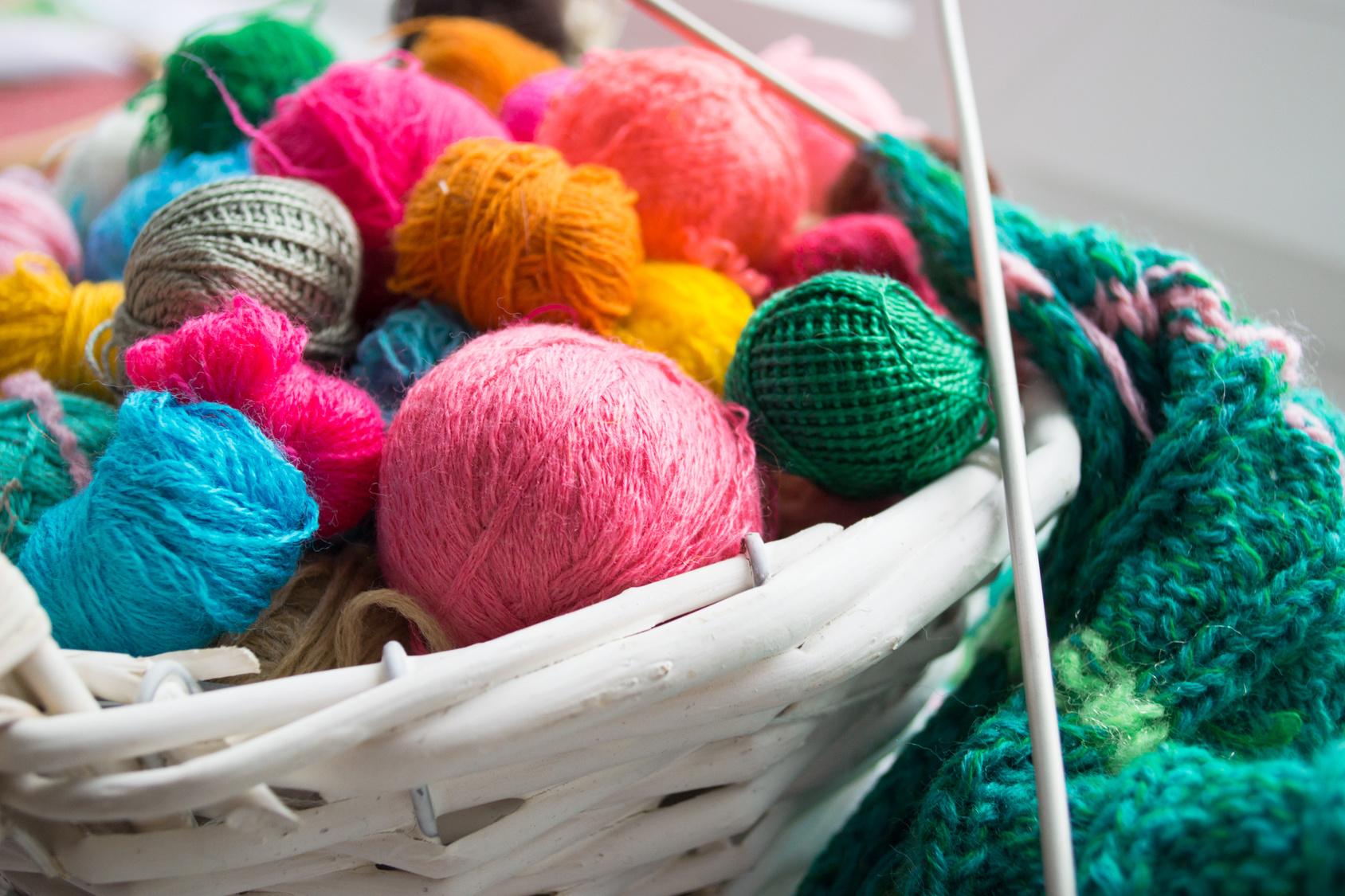 Laine à tricoter, coton, soie : quelles sont les différentes fibres à  tricoter ? - La Belle Adresse