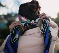 Idées coiffures avec son foulard fétiche