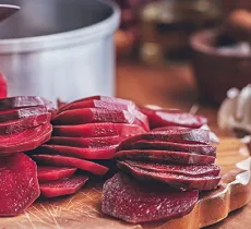 DIY : fabriquer un blush naturel et un gloss couleur betterave !