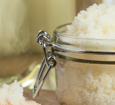 DIY : fabriquer un gommage naturel à base de coco et de pavot