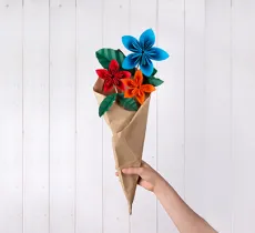 Comment fabriquer un bouquet de fleurs en origami ? notre DIY !