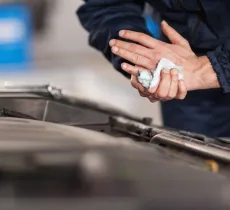 Comment enlever une tache de cambouis ?