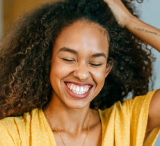 Cheveux crépus : 3 idées coiffure glamour pour aller danser !