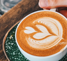 Comment faire un cœur avec la mousse de son café ? notre tuto « latte art » !