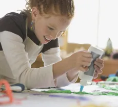 Comment enlever une tache de colle ?