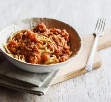 COMMENT ENLEVER UNE TACHE DE SAUCE TOMATE FACILEMENT ?  