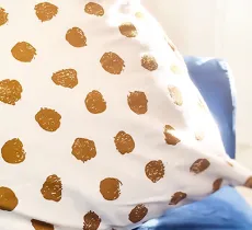 Comment customiser un coussin ? notre diy « coussin graphique » !