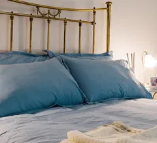 Voir les rêves en bleu ? on teint sa parure de lit !