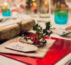 Comment créer une décoration de table festive ?