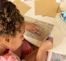 3 idées de cartes de vœux à faire avec les enfants 