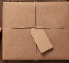 Comment fabriquer une étiquette cadeau ?