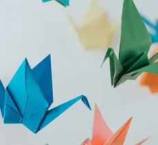 Comment réaliser un pliage de serviette en forme de cygne ?