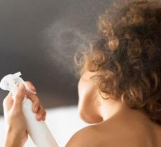 LES ATOUTS BEAUTÉ DU VINAIGRE DE CIDRE SUR LES CHEVEUX ! 