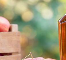 LES BIENFAITS SOINS DU VINAIGRE DE CIDRE SUR LES CHEVEUX ! 