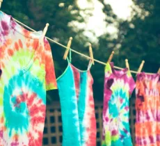 Comment réaliser une teinture tissu tie and dye ?