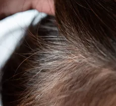 COMMENT UTILISER UN MASCARA POUR CHEVEUX ?