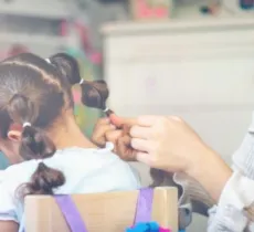 3 idées de coiffures avec des petits élastiques !&nbsp;