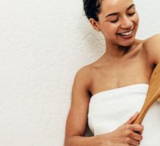 BROSSAGE À SEC OU DRY BRUSHING : UN BEAU RITUEL POUR LA PEAU 