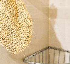 GANT DE CRIN OU GANT DE KESSA : QUEL GANT DE MASSAGE DANS MA ROUTINE ? 