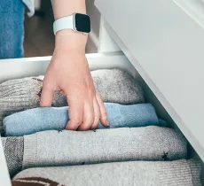COMMENT BIEN PLIER UN PULL POUR GAGNER DE LA PLACE ? 