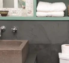 Agencement et décoration des toilettes : astuces pour les WC