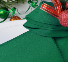 Pliage de serviette de table en forme de chausson de lutin 