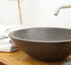 COMMENT NETTOYER UN LAVABO EN PIERRE ? 