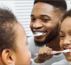 COMMENT PRENDRE SOIN DE L’HYGIÈNE DENTAIRE DE SON ENFANT ? 