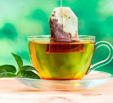 6 ASTUCES POUR RECYCLER SES SACHETS DE THÉ ET ENTRETENIR SON INTÉRIEUR