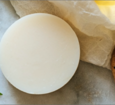 POURQUOI ET COMMENT UTILISER UN SHAMPOING SOLIDE ? 