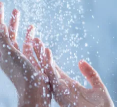 GROSSE CHALEUR : COMMENT SE RAFRAÎCHIR SOUS LA DOUCHE ? 