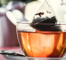 6 ASTUCES BEAUTÉ POUR RECYCLER SES SACHETS DE THÉ ET PRENDRE SOIN DE SOI