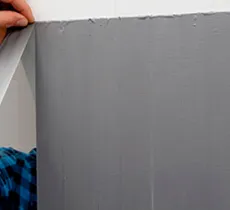 COMMENT DÉCOLLER UN MIROIR DU MUR ?