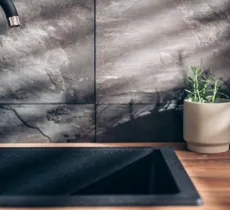 COMMENT NETTOYER ET PROTÉGER UN ÉVIER NOIR ? 