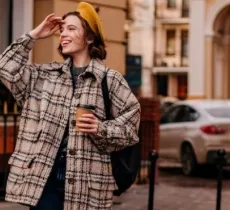 LOOK D’AUTOMNE 2022 : 10 MANTEAUX POUR RESTER AU CHAUD