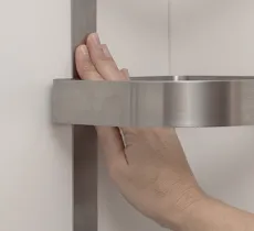 COMMENT INSTALLER UN SERVITEUR DE DOUCHE SANS PERCER DES TROUS ? 