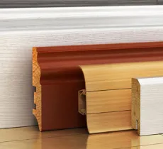 COMMENT COLLER UNE PLINTHE ?