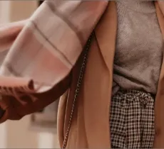 Comment ajouter de la couleur à sa tenue d’hiver ? nos conseils mode !