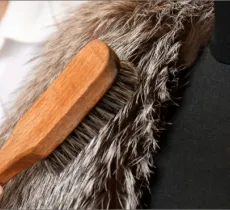 Comment nettoyer une tache sur de la fourrure ?
