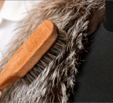 Comment nettoyer une tache sur de la fourrure ?