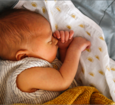 Housse De Rangement Avec Fermeture Éclair La sangle de jarretelle pour bébé  peut ajuster la bande arrière du bébé Camisole semi-enveloppée pour bébé
