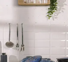 FIXATION D’UN MEUBLE DE CUISINE : LES BONNES ASTUCES À CONNAÎTRE 