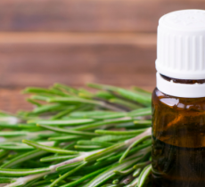 LES BIENFAITS DES HUILES ESSENTIELLES CONTRE LES PELLICULES 