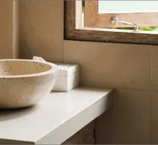 Humidité dans la salle de bains : les bonnes pratiques pour une pièce saine