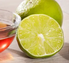 MASQUE NATURELS : LES INGRÉDIENTS MAISON CONTRE LES CHEVEUX GRAS 